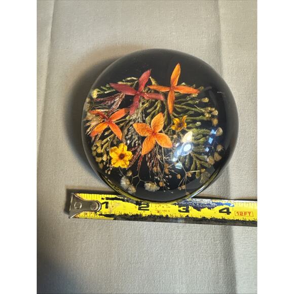 Original Carole Dunnett English Wild Flower Acrylic Paperweight 4” - Picture 5 of 6
